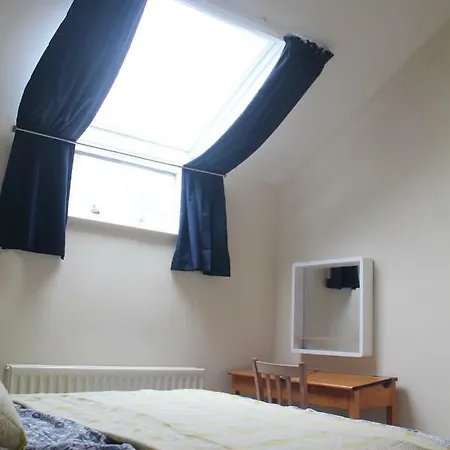 Kyme Street, Дом отдыха